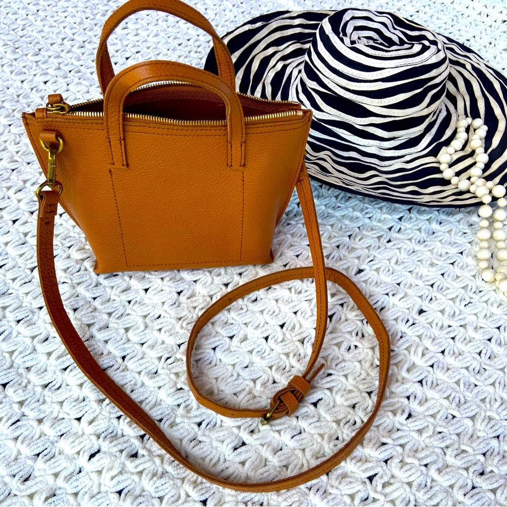 MARK AND GRAHAM Small Essentials Leather Crossbody
